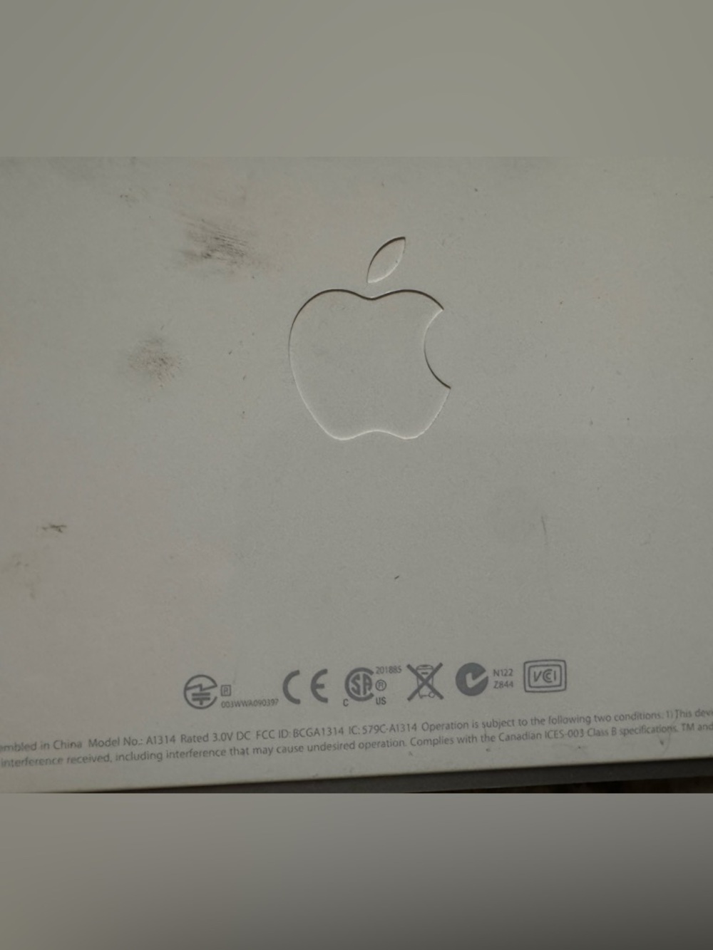 Apple Keyboard with Embossed Logo - Picture 3 of 3